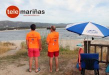 Rescatan a una mujer tras volcar la zodiac que manejaba en A Guarda