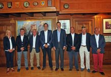 Su Majestad el Rey inaugura en Baiona la exposición fotográfica «Monte Real Club de Yates: 50 años de historia»