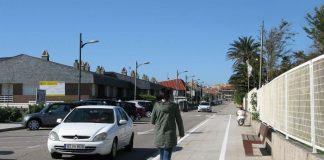 Borrado del carril-bici en la acera de Nigrán