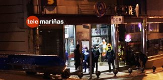 Tres agentes de la Guardia Civil ayer en las inmediaciones de la discoteca Ramallosa 2000