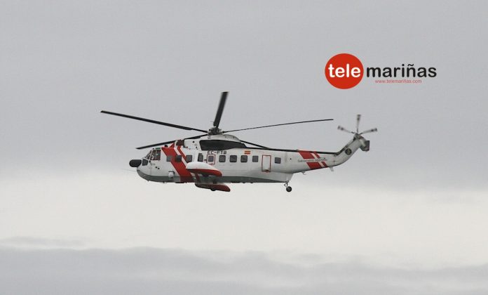 Helicóptero "Helimer 209" en la costa de Oia