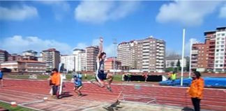 El atleta guardés, Sergio Rodríguez Teixeira, vuela más de siete metros en el salto de longitud del Trofeo Reconquista
