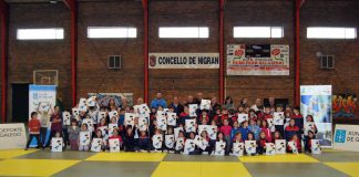 Más de 81 alumnos de primaria participan en una jornada de iniciación al judo en Panxón