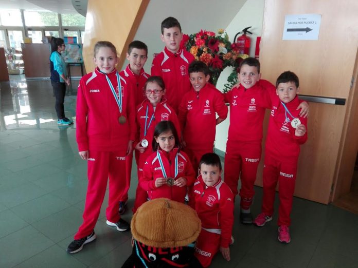 Nueve componentes del club de atletismo Trega participaron este fin de semana en A Coruña