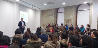 Éxito de participación en las charlas Manual de Instrucciones para Educar en A Guarda
