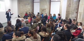 Charlas en A Guarda para facilitar la convivencia familiar