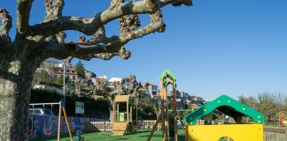 Tui rehabilita los parques infantiles del municipio