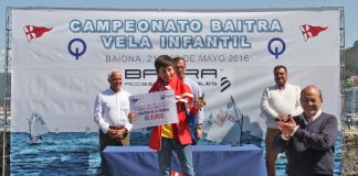 Ricardo Fernández gana el campeonato de vela infantil en Baiona