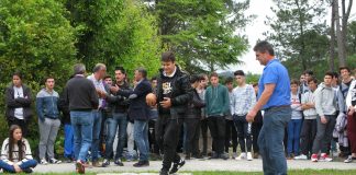 El IES Val Miñor tiene su propia cancha de bolos celta