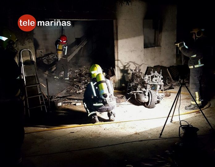 incendio_garaje_pinzas_tomino Las llamas calcinan un garaje en Pinzás