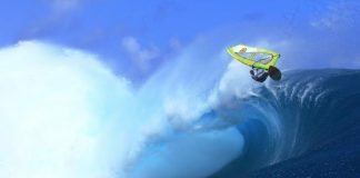 El campeón del mundo de Windsurf graba un programa para le televisión brasileña en Baiona