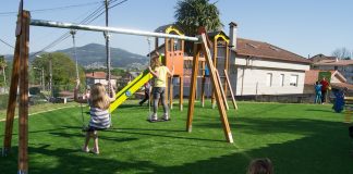 El parque infantil de Rebordáns cuenta con nuevas instalaciones