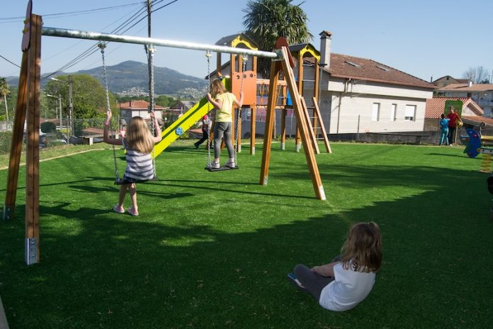 El parque infantil de Rebordáns cuenta con nuevas instalaciones