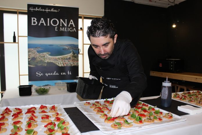 Baiona promociona la plaza de abastos con un showcooking