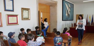 Alumnos de primaria visitan el Concello de Baiona