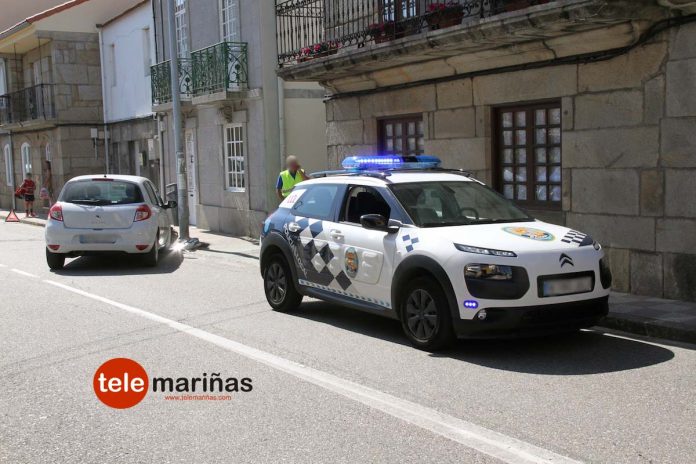 Un coche se sale de la vía en Sabarís y un ciclista resulta herido en Gondomar