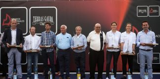 Baiona se vistió ayer de gala para premiar a los mejores del mundo de la vela