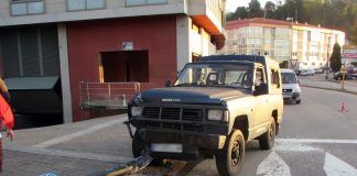 Tres heridos al salirse su vehículo de la vía en Gondomar y chocar contra una farola