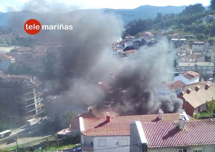 Arde un coche en Baiona