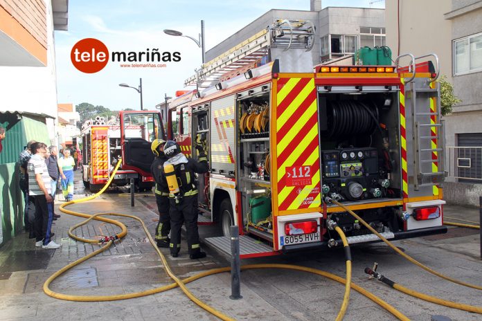 Controlado el incendio que afectó a un edificio en la calle Areosa de Nigrán