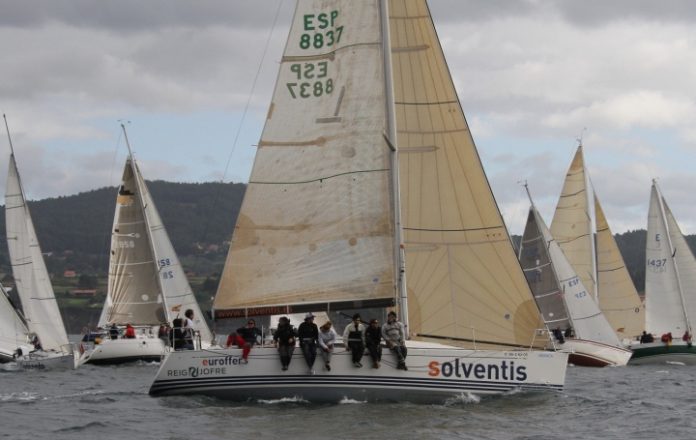 “Solventis”, del Monte Real Club de Yates de Baiona, gana el Terras Gauda en Sada
