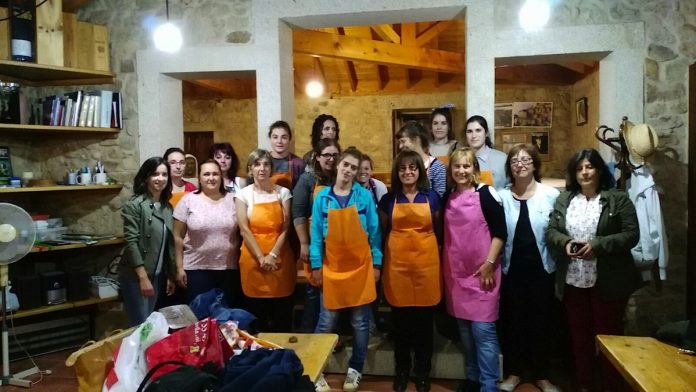Una veintena de mujeres participaron en un curso de cocina en Tomiño