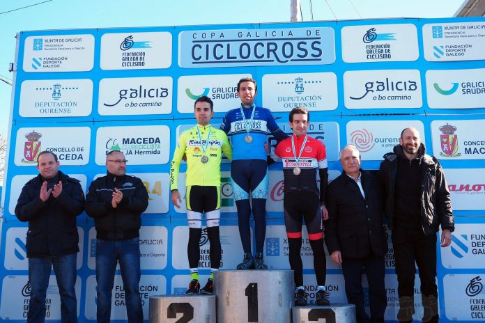 El baionés, Adrián Valverde, finalizó cuarto y segundo mejor élite en la general de la Copa Galicia de Ciclocross