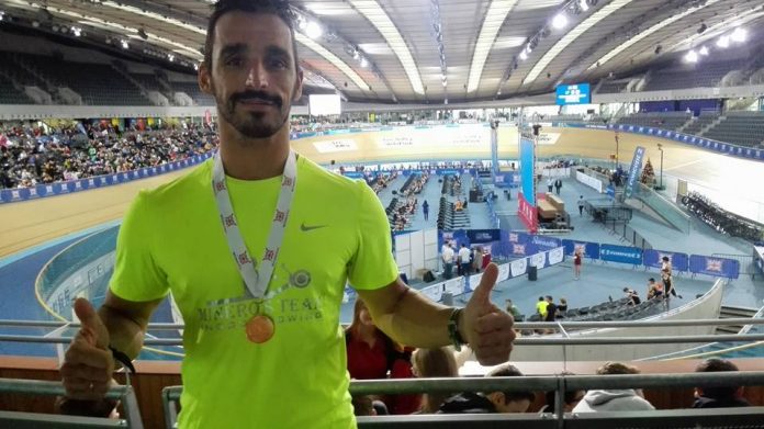 El guardés Damián Alonso logra la medalla de oro en el Campeonato Británico de Remo Indoor