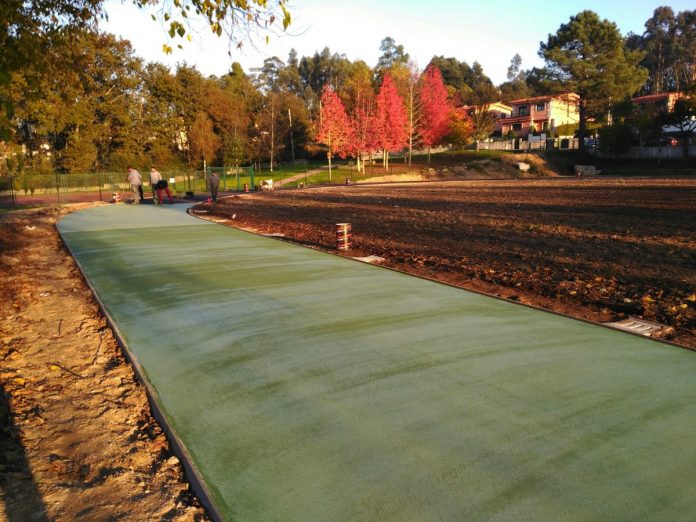 Nueva pista de atletismo en el área deportiva de O Mosteiro en Tomiño