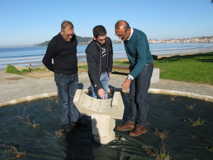 reloj_solar_playa_america El reloj de sol de Playa América vuelve a marcar las horas