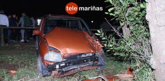 Dos heridos al empotrarse un coche contra un árbol en A Guarda