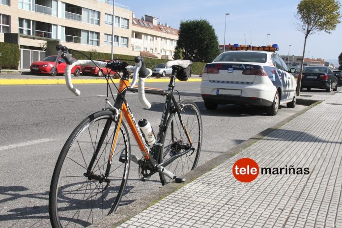 ciclista_puerta_coche_sabaris_baiona Hiere a un ciclista de Gondomar al abrir la puerta de su coche en Baiona