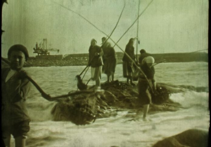 Abierta al público en el centro cultural de A Guarda la exposición “Camiños da imaxe”