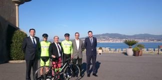 El Club Ciclista Rías Baixas de Nigrán se presenta en Baiona e inicia la Copa de España en Badajoz