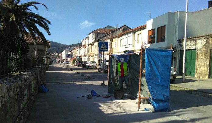 El Concello de Baiona cambia los bolardos de Sabarís por jardineras