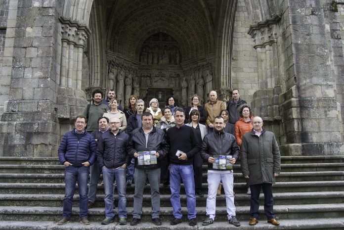 Un folleto turístico oferta todo el ocio de turismo activo y de hospedaje de Tui