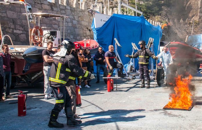 Marineros de toda Galicia se forman en temas de seguridad en el Monte Real Club de Yates de Baiona