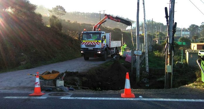 Baiona elimina obstáculos en varios cruces de Baredo, Baíña y Sabarís