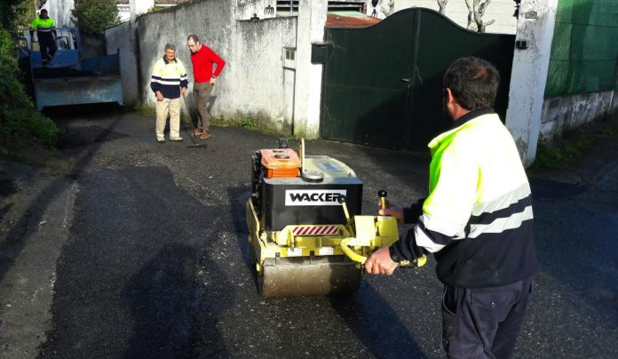 Comienzan las obras en la red de saneamientos y reparaciones de caminos en Baiona