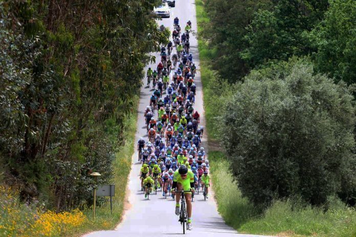El Club Ciclista Rías Baixas se midió a equipos profesionales en Portugal