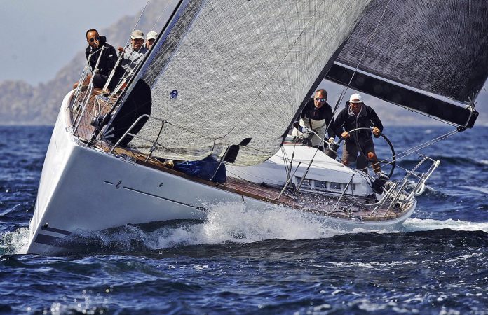 De Vigo a Baiona a toda vela con el Trofeo Comunica