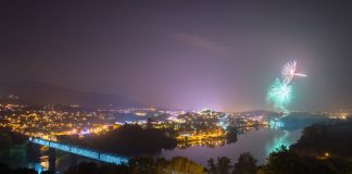 Los fuegos artificiales iluminaron Tui por las fiestas de San Telmo
