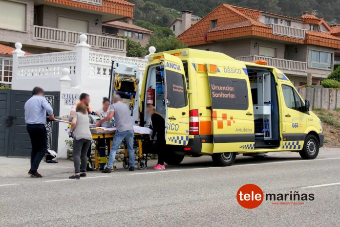 accidente-moto-coche-as-marinas-oia Un motorista herido tras colisionar con un turismo en As Mariñas