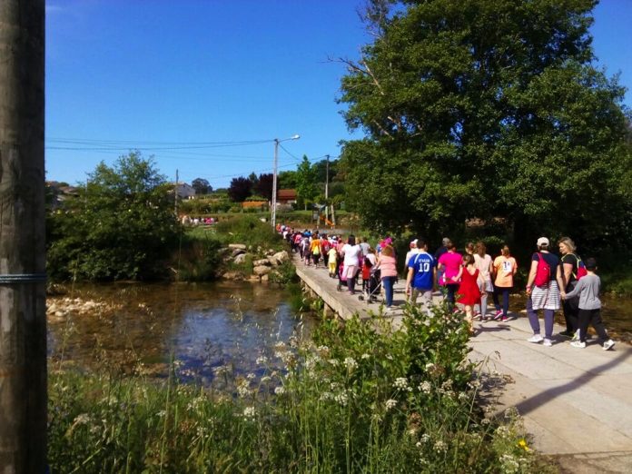 La asociación de comerciantes de O Rosal homenajea a las madres con una andaina