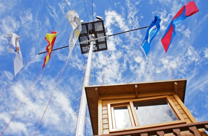 bandera_azul_mastil_club_yates_baiona.jpg La bandera azul ondeará en el Monte Real Club de Yates de Baiona