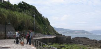 Nigrán sustituye la barandilla de la playa A Madorra por oxidación