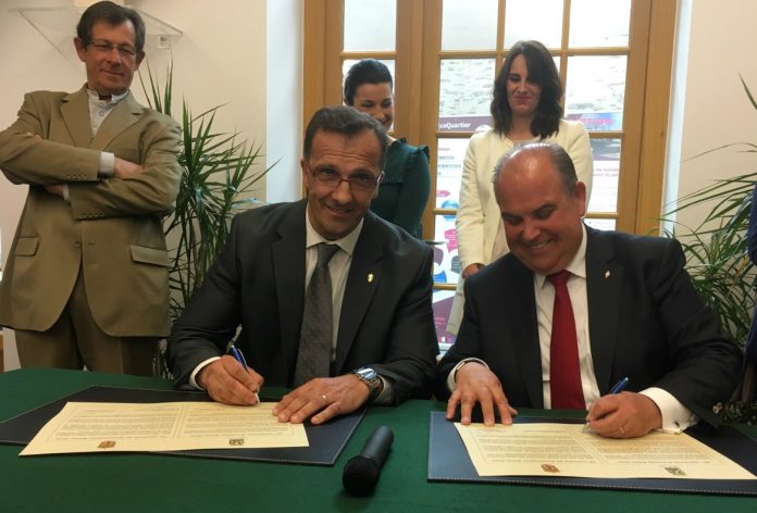 firma_ratificacion_hermanamietno_baiona_pornic Baiona y Pornic, 20 años de hermanamiento