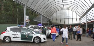 La Guardia Civil muestra su trabajo diario a los usuarios del Centro Juan María de Nigrán