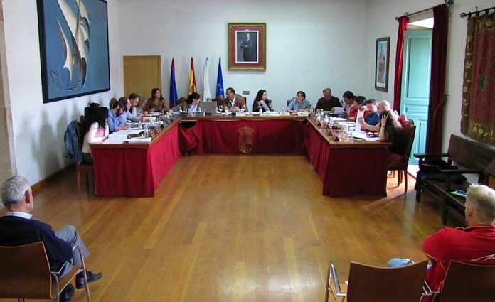 El pleno de Baiona aprueba por unanimidad la nueva ordenanza de ayuda en el hogar