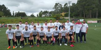 El Racing Vilariño homenajea a uno de sus jugadores en el último encuentro liguero de la temporada